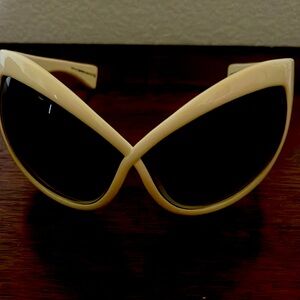 Cream Oversized Cat-Eye Sunglasses with Bold Frames